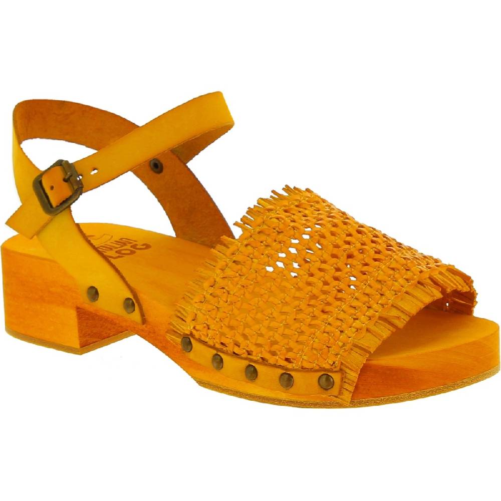 Lartigiano Del Cuoio Zoccolo da donna giallo in legno artigianali con fascia in pelle intrecciata