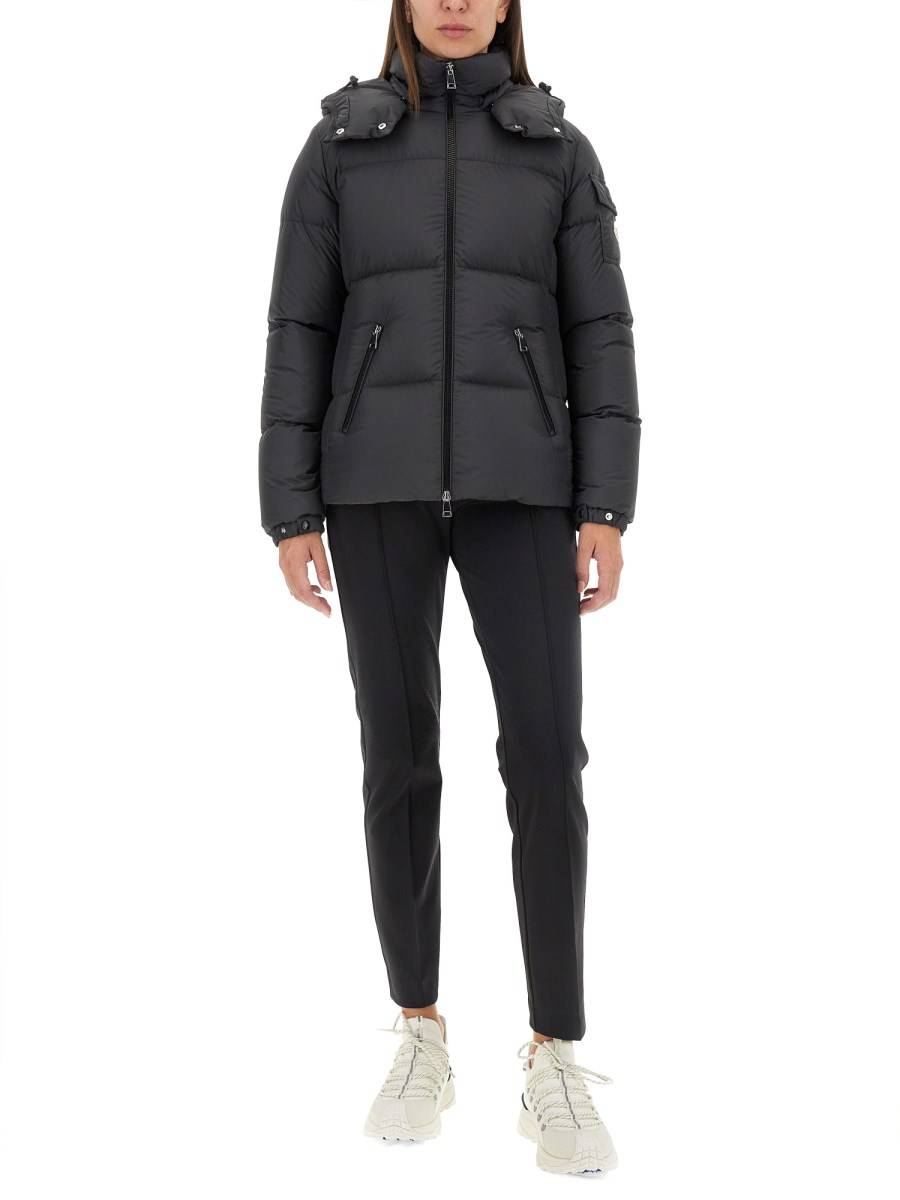 MONCLER GIACCA CORTA FOURMINES IN NYLON RICICLATO Smaltimento dello stoccaggio