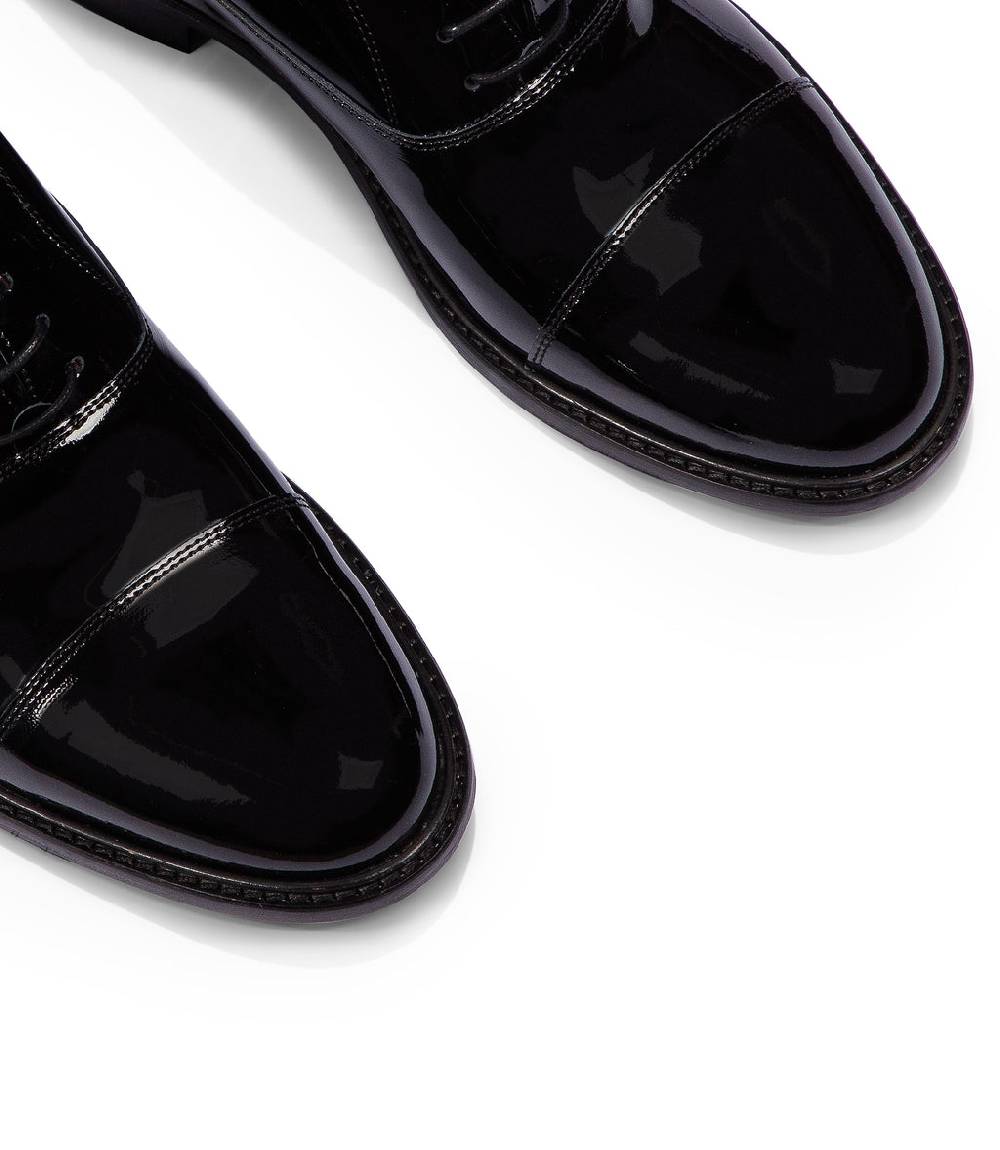 Loriblu Stringate oxford in vernice nera Fino al 65% di sconto