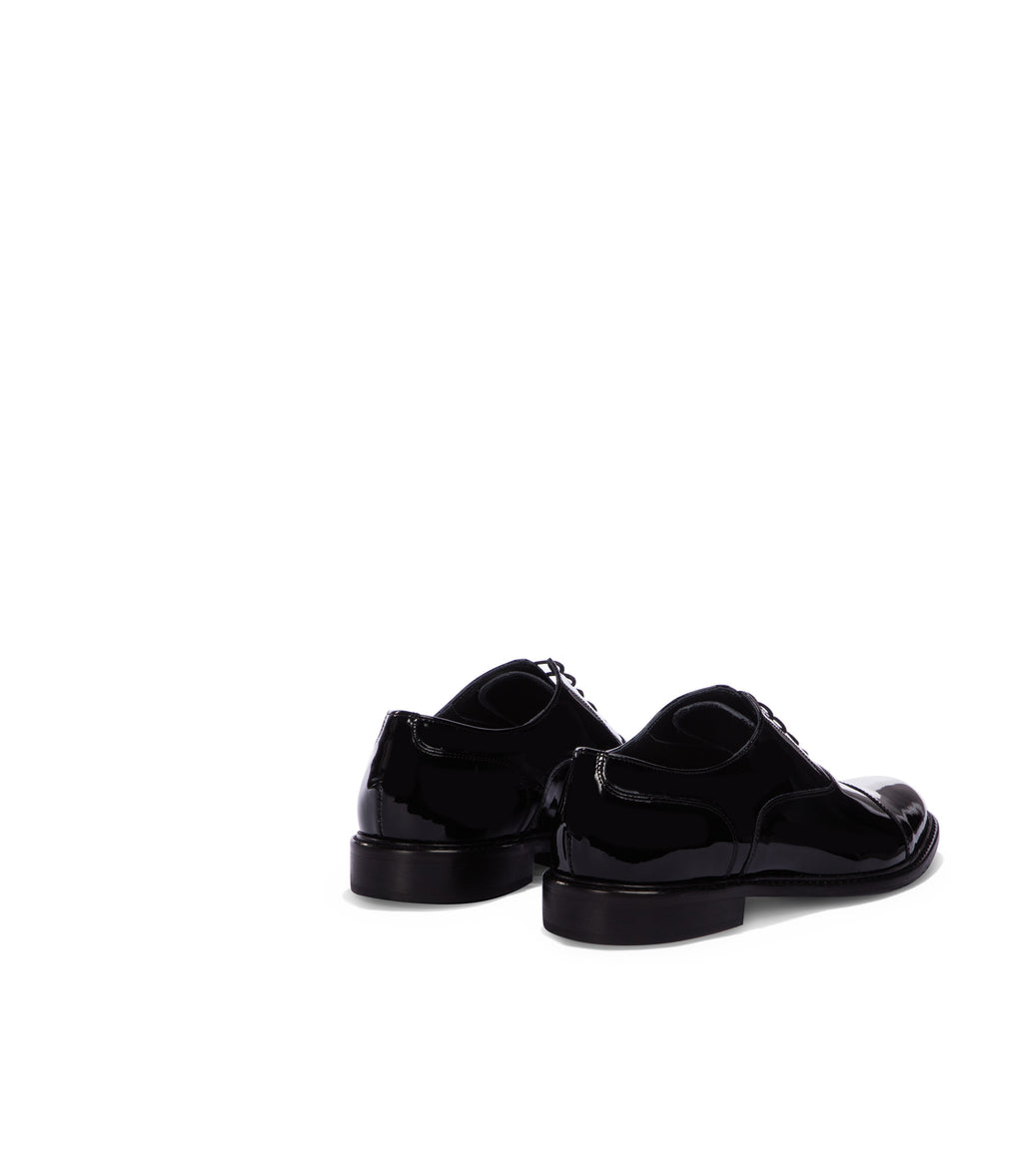Loriblu Stringate oxford in vernice nera Fino al 65% di sconto