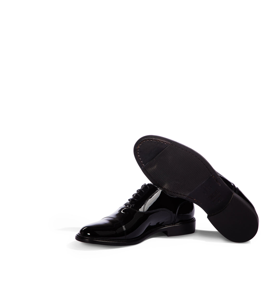 Loriblu Stringate oxford in vernice nera Fino al 65% di sconto